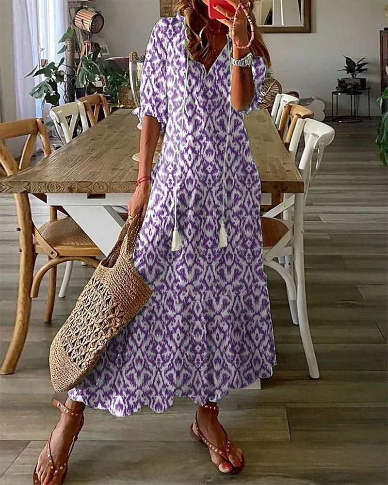 Eula - Maxikleid im Boho-Ikat-Print mit Quastenbändern | Lässiges Maxikleid im Bohemian-Stil mit V-Ausschnitt