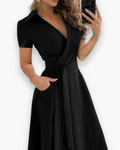 Kleid mit Wickel-V-Ausschnitt