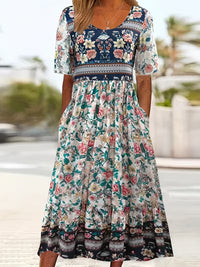 Lisan – Kleid mit Vintage-Blumenmuster und Tasche in Weiß