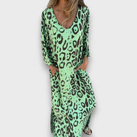 Abril – Maxikleid mit Animal-Print in Grün