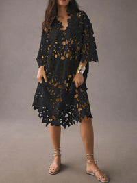 Raquel - Langärmliges Midikleid mit floralen Ösen in Schwarz