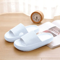 Komfortable Dämpfende Slippers - Nora in Weiß