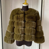 Stylische Pelz-Winterjacke für Frauen - Sari in Armeegrün