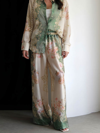 Vollständiges Satinierter Barock – Blumenhemd und breite Beinhose