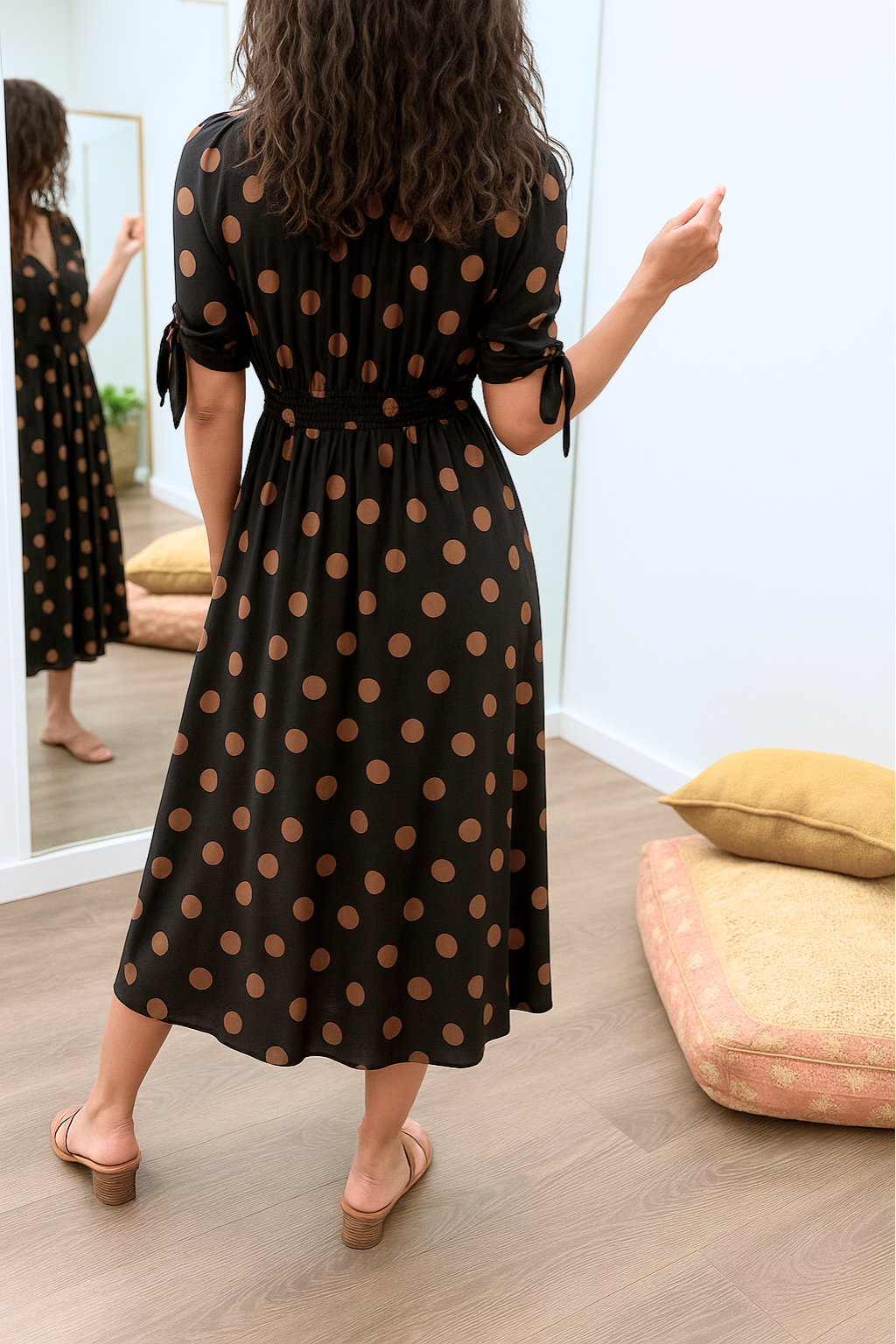 Brigitte™ | Elegantes Polka Dot Kleid mit V-Ausschnitt