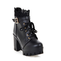 Avalynn | Modische Schnürstiefel mit stabilen Absatz in Schwarz