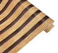 Dunkles Holz mit Streifen