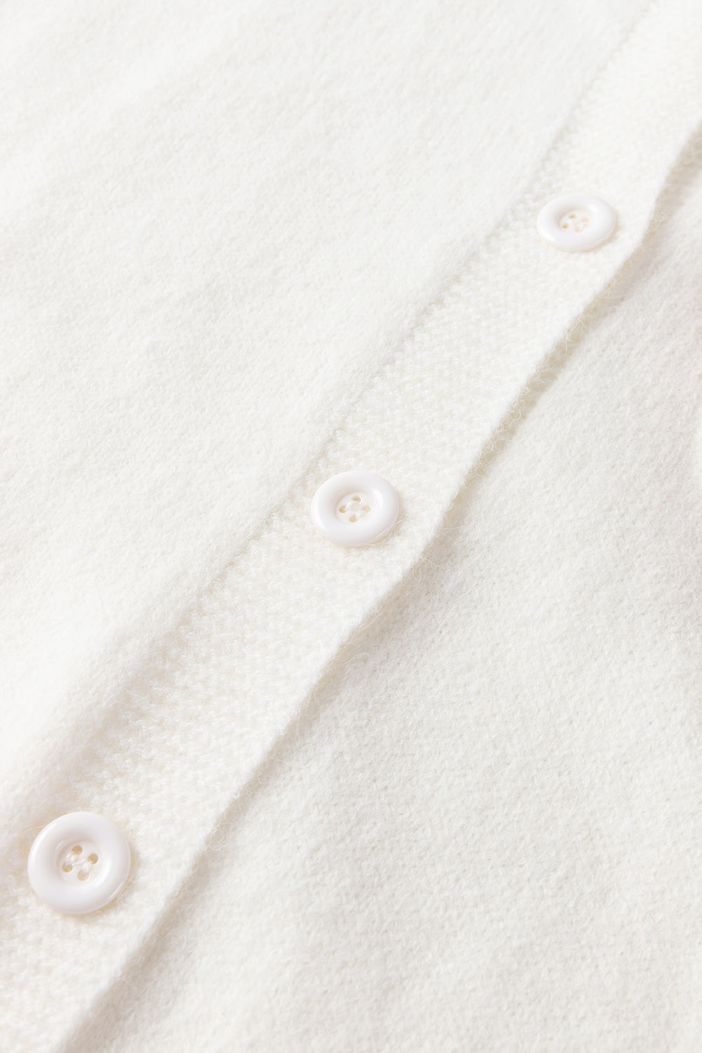 Arielle - Niedliche, gestrickte Strickjacke mit Blumenmuster und Knöpfen