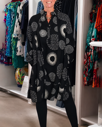Sharonda - Elegantes Kleid mit entspanntem Schnitt in Schwarz