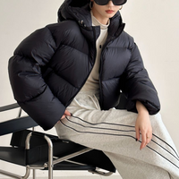 Stilvolle Steppjacke Mit Kapuze in Schwarz