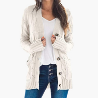 Damen Strickjacke mit Knopfverschluss und Vordertaschen in Weiß