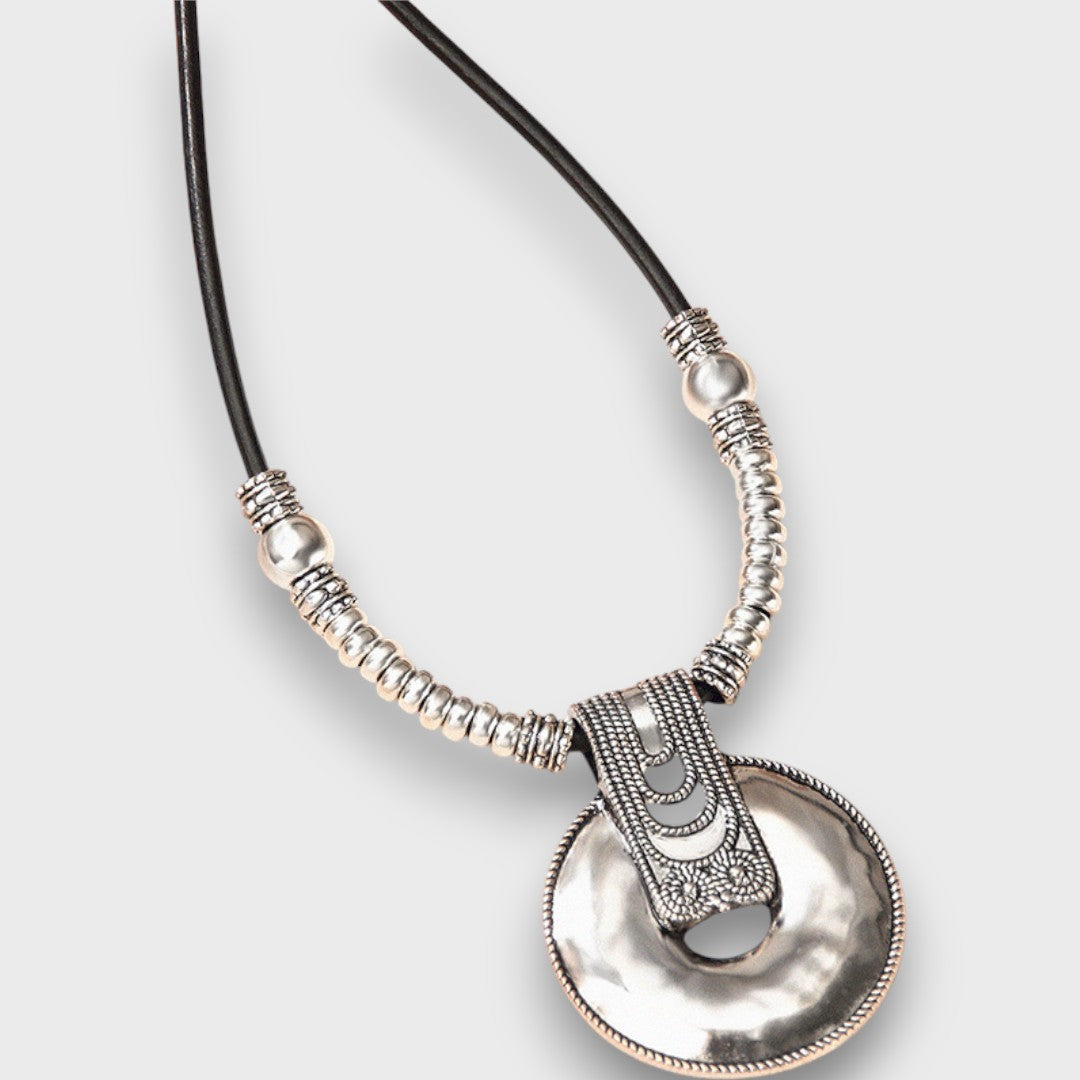 Selena – Vintage Boho Halskette mit Ring-Anhänger