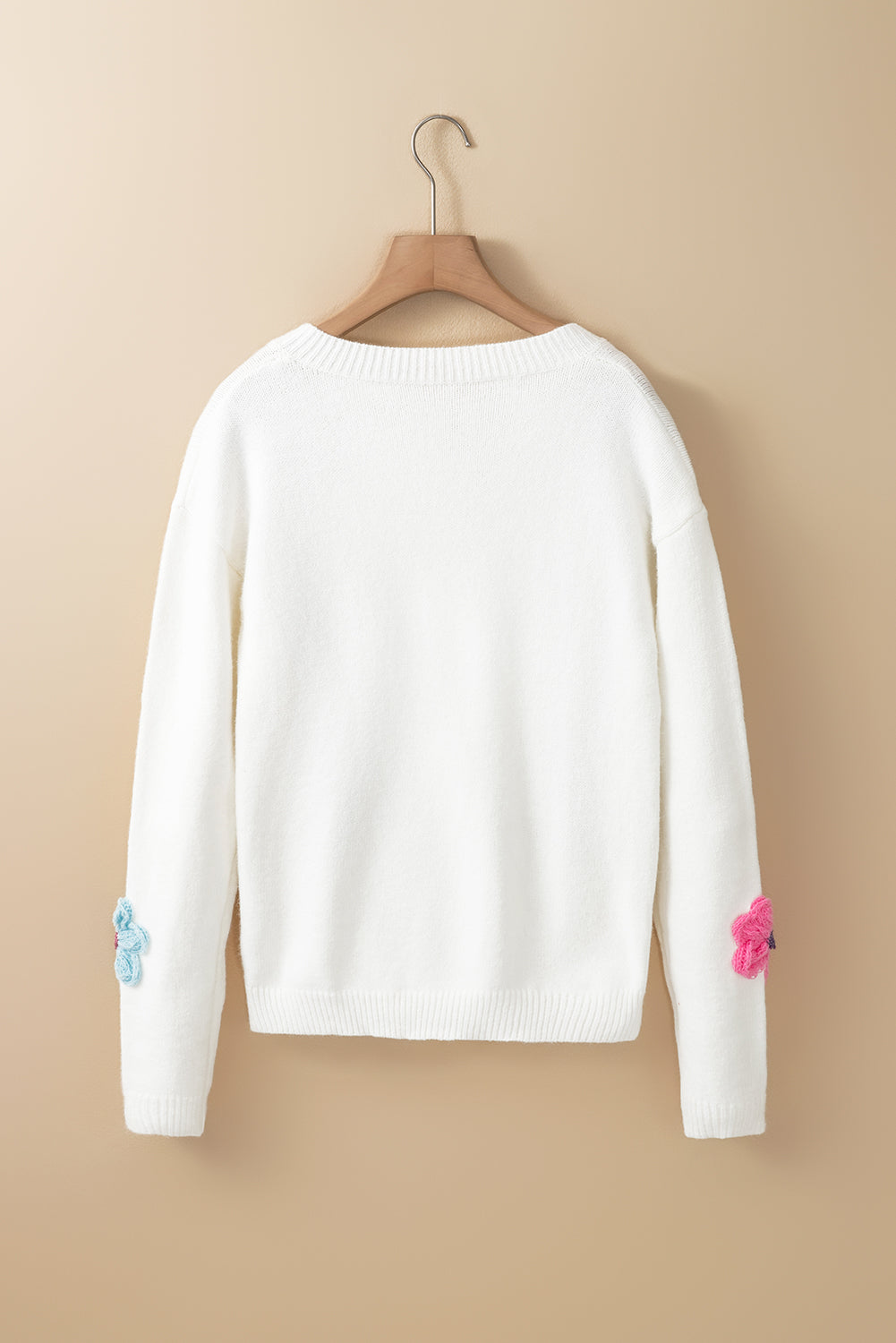 Arielle - Niedliche, gestrickte Strickjacke mit Blumenmuster und Knöpfen