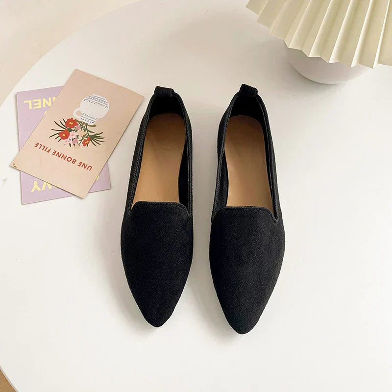 Clarissa - Elegante Wildleder-Flats mit spitzer Zehenpartie