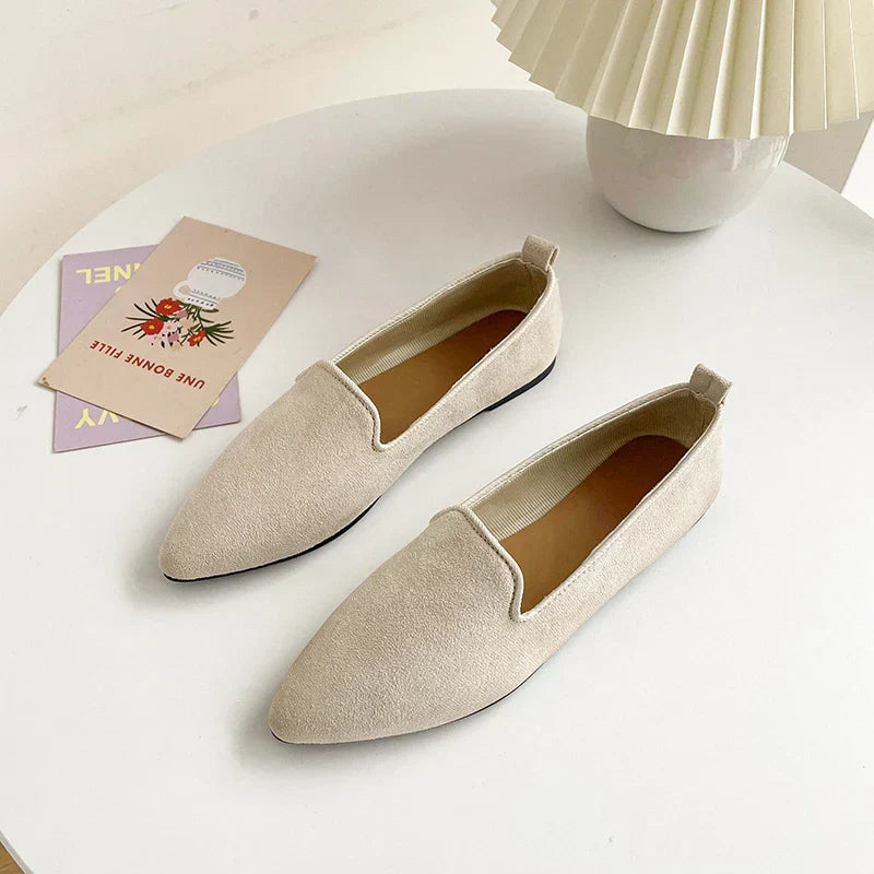 Clarissa - Elegante Wildleder-Flats mit spitzer Zehenpartie