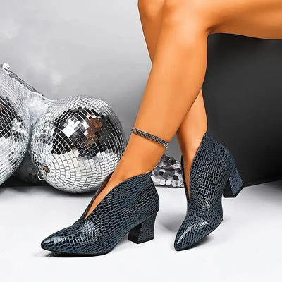 Leonilda – Elegante Stiefeletten Mit V-Ausschnitt