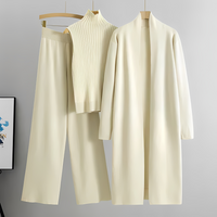 Jessa - Bequemes Set aus drei Teilen in Beige