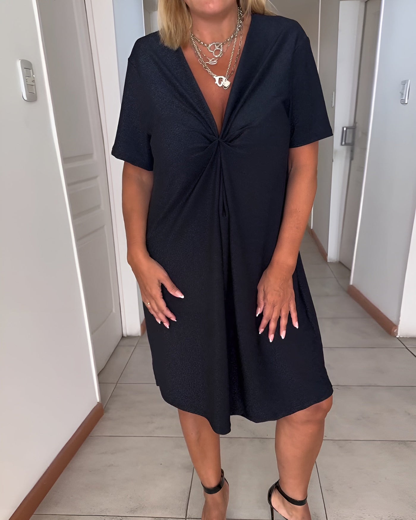 Laurence | Elegantes geraffte V-Ausschnitt Kleid