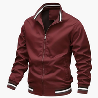 Herrenjacke mit Rippdetails und Frontreißverschluss in Rot