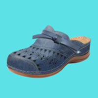 Aerina - Flache, gepolsterte Mules in Blau