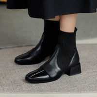 Damen-Stiefeletten mit elastischem Strickschaft – Modische Sock-Boots mit Blockabsatz in Schwarz