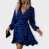 Schickes Kleid mit Leopardenmuster, V-Ausschnitt und Bindegürtel in Blau