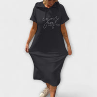 Daisy - Entspanntes Kapuzenkleid in Schwarz