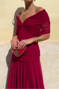 Louise | Elegantes Maxikleid für Feste mit V-Ausschnitt in Leidenschaftliches Rot