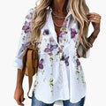 Weiß mit blau-violettem Blumenmuster