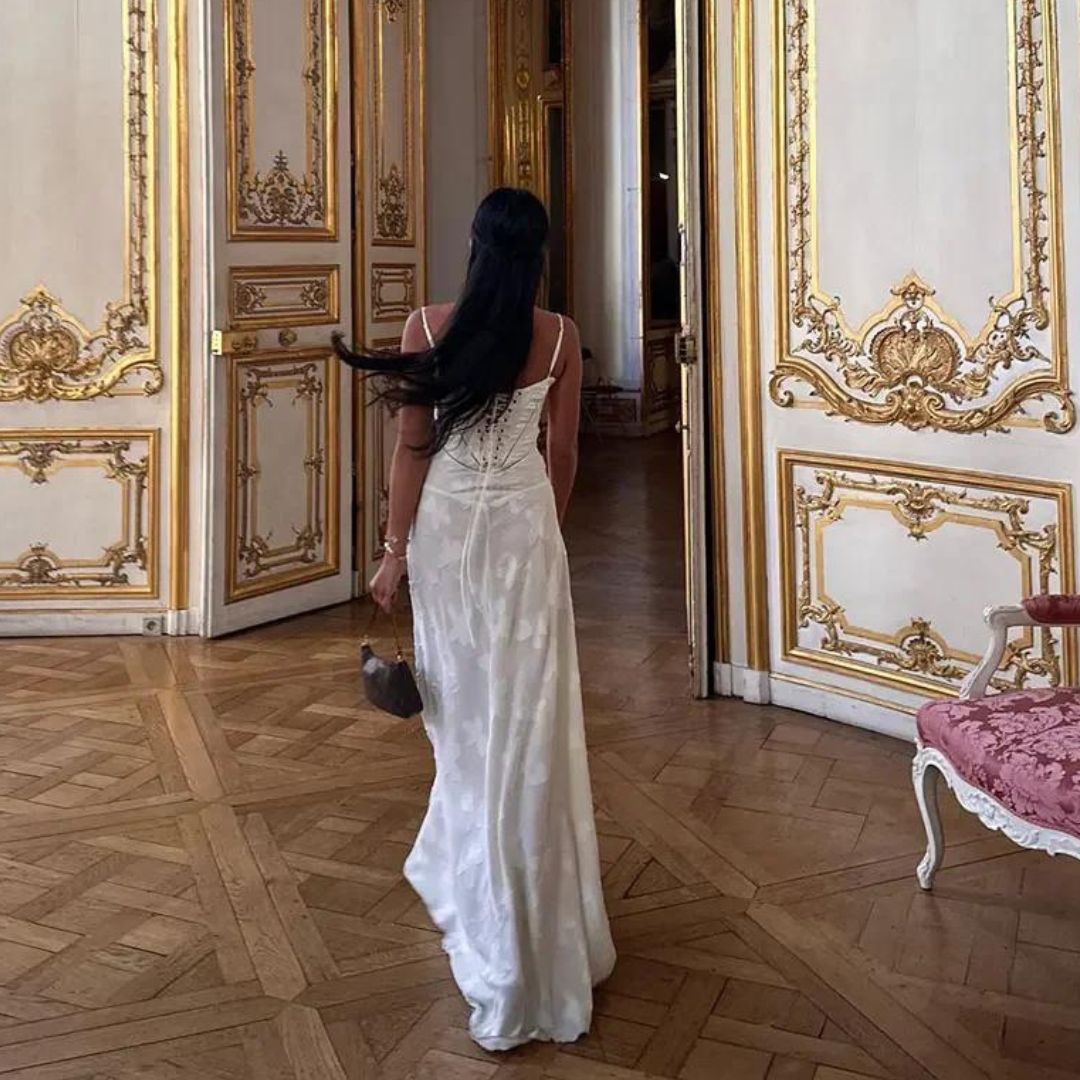 Schulterfreies Jacquard-Maxikleid mit zartem Blumenmuster für stilvolle Herbstabende