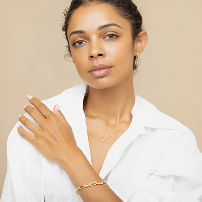 Lara - Goldener Buchstaben-Anhänger