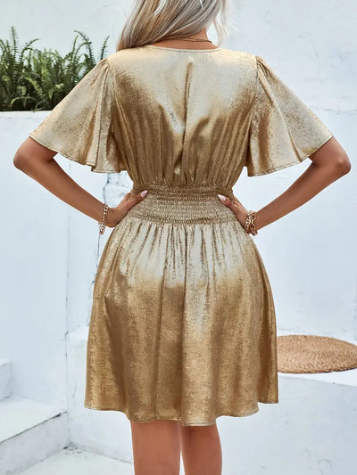 Damen Sommer-Minikleid mit V-Ausschnitt und flatternden Ärmeln