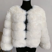 Stylische Pelz-Winterjacke für Frauen - Sari in Weiß