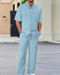 Herren Freizeit-Zweiteiler mit Kurzarm-Hemd und bequemer Hose in Himmelblau