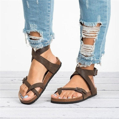 Leonora – Lässige, flache Sandalen mit böhmischen Kreuzriemen für Damen | Bequeme Riemchensandalen für den Sommer mit Schnalle