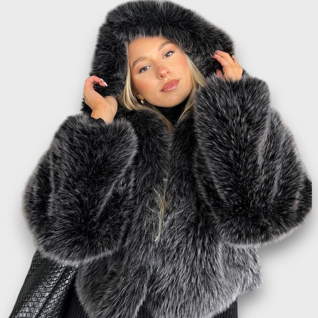 Leyana – Oversize-Faux-Fur-Jacke mit Kapuze in Rauchgrau