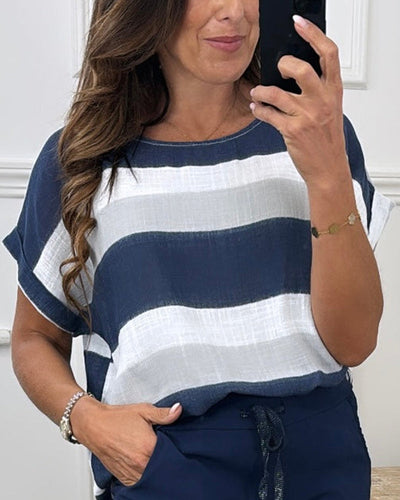 Juliet - Lässige, gestreifte Sommerbluse mit lockerer Passform | Marineblaues und weiß gestreiftes Kurzarmoberteil