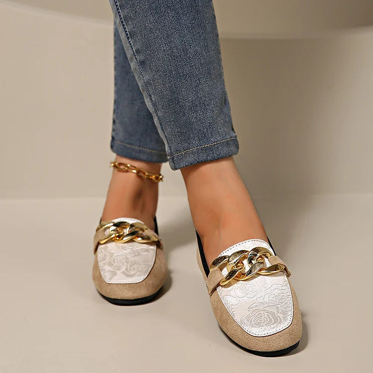 Brzyna - Elegante Loafers mit dekorativem Kettendetail