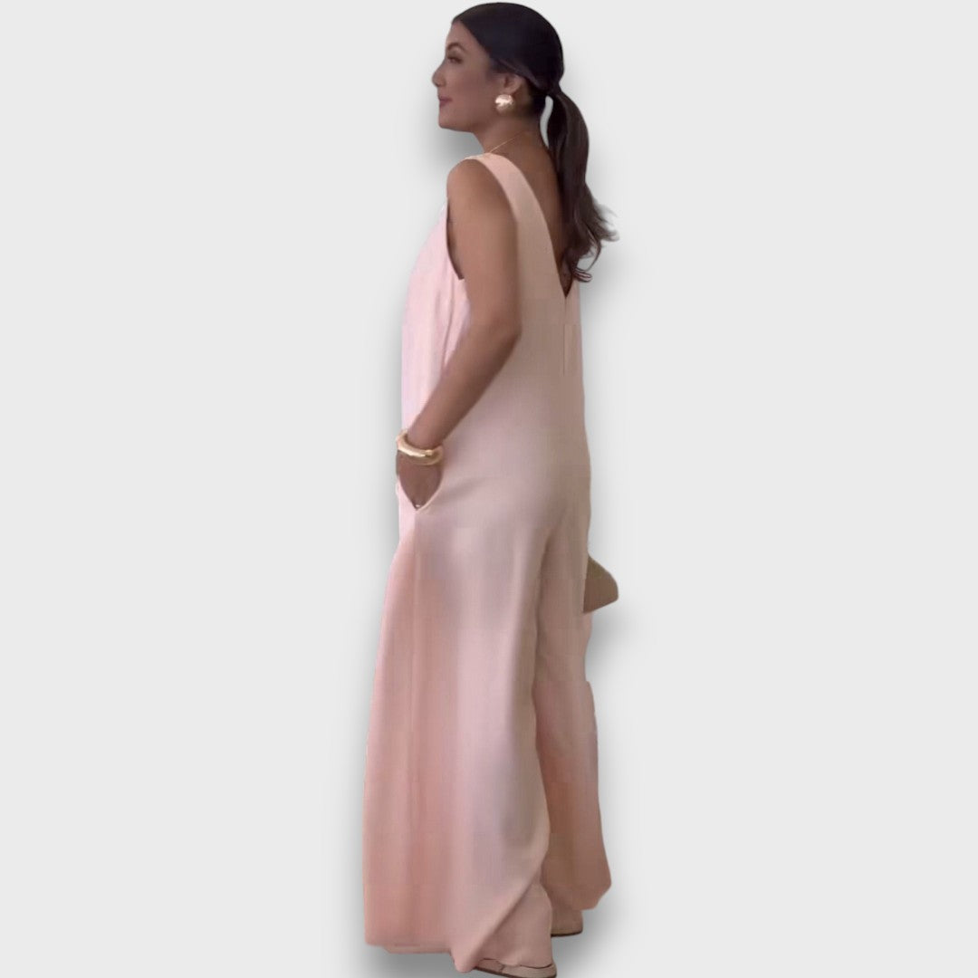 Aubrine – Fließender Jumpsuit mit V-Ausschnitt