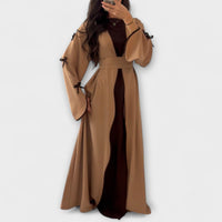 Jasmin - Elegantes Set aus Cardigan und Kleid mit Schleifenakzent in Kastanienbraun