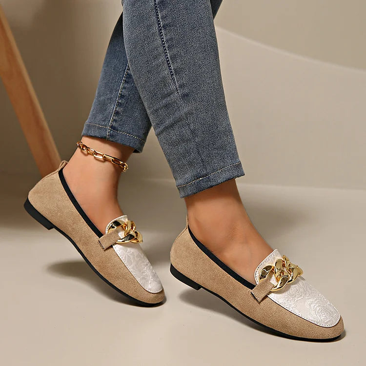Brzyna - Elegante Loafers mit dekorativem Kettendetail
