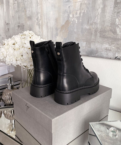 Stiefel Serena in Schwarz mit Komfortfußbett