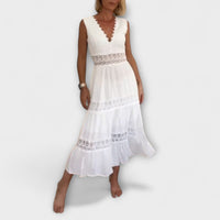Aurélie - Elegantes V-Ausschnitt Spitzenkleid in Weiß