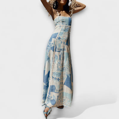 Lirienne – Fließendes Maxikleid mit Trägern und Musterstruktur