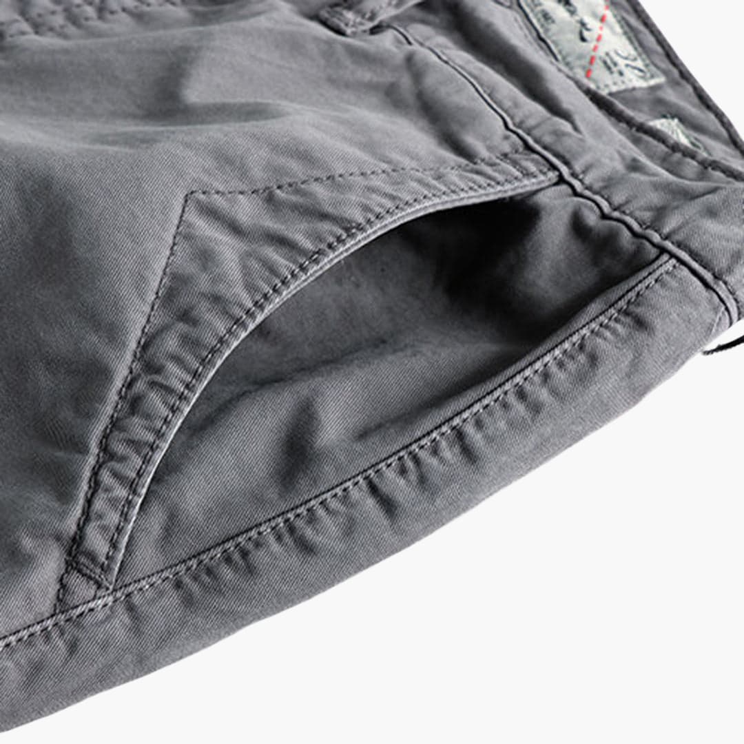 Herren Shorts aus leichter Sommerware mit Taschen und Knopfverschluss