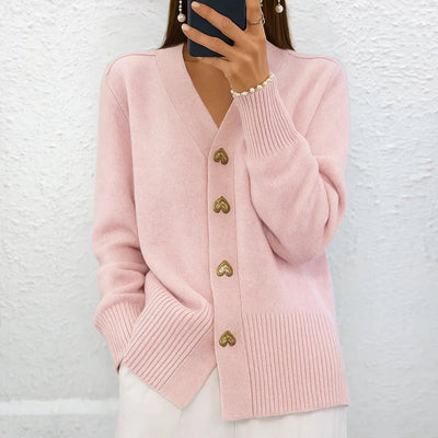 Lydia™ | Eleganter Pullover mit Herzknöpfen