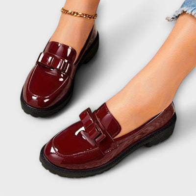 Camille – Lack-Loafer mit Schleifendetail und Profilsohle