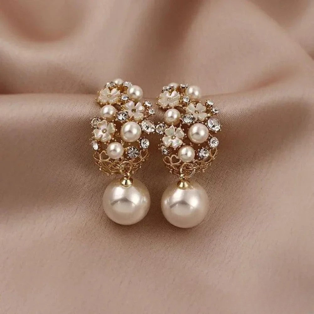 Elegante Ohrringe mit Blumenperlen