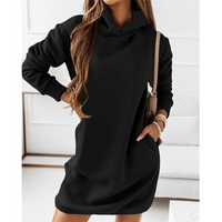 Alexis - Kapuzenkleid in Schwarz