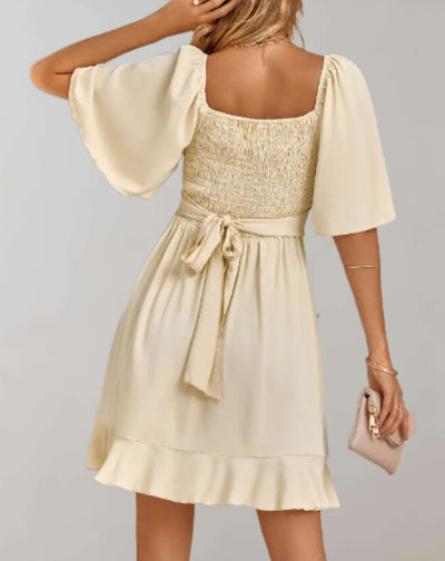 Aria - Minikleid mit Rüschendesign und weiten halblangen Ärmeln Kleid